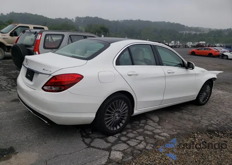 2015 Mercedes-Benz C 300 4Matic из США, поврежденный, VIN 55SWF4KB8FU063371